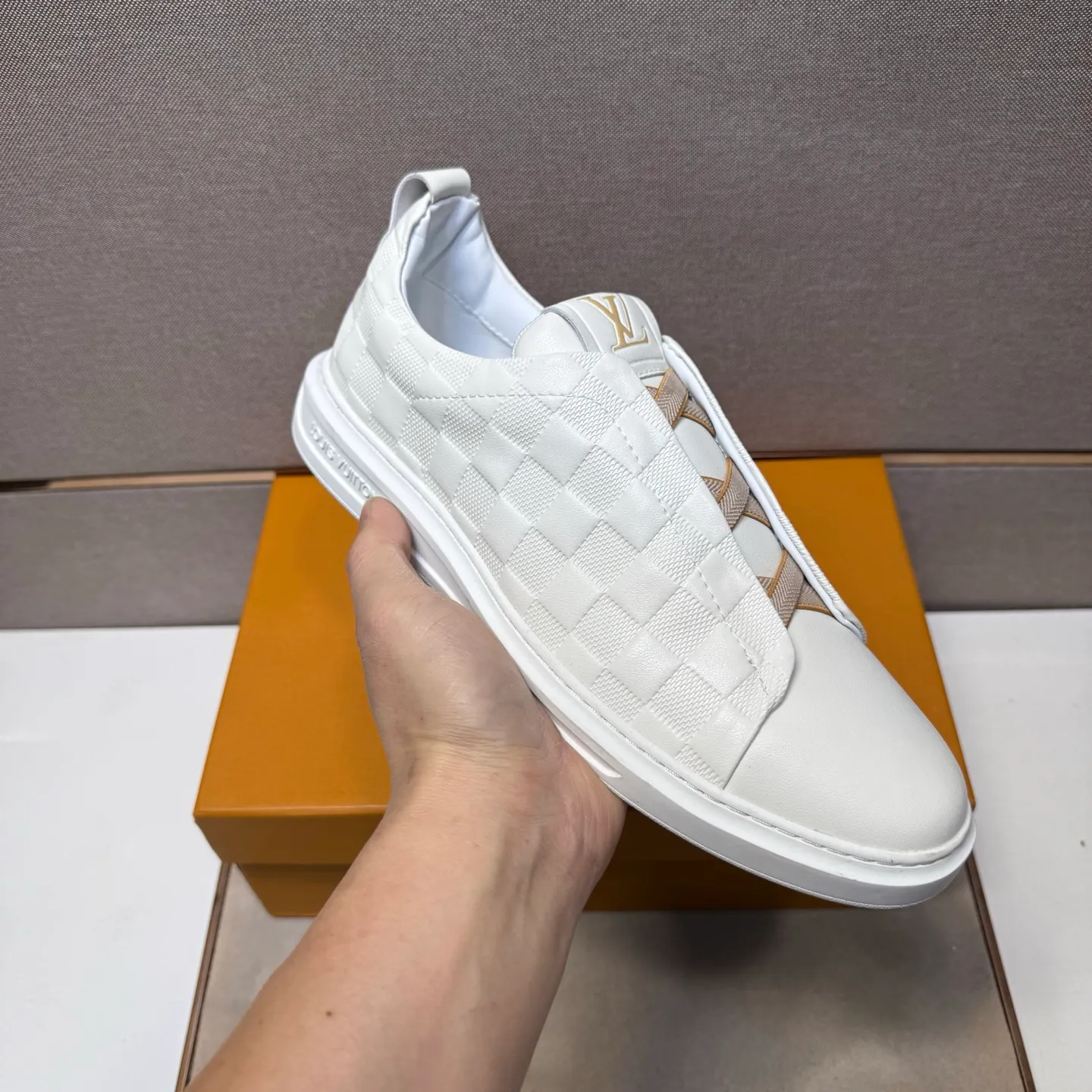⬛️Men's shoes 💰p442【LV～】Men's casual shoes 2025z cabinet sales simultaneously 🔶Size: 38-44#️⃣ 🔷2 colors🔜The upper is made of multi-material splicing➕Genuine leather lining, comfortable and breathable, sole: original comfortable and wear-resistant outsole, ⚠️Real shot📱Photographed🎬The real thing is better📢📢📢